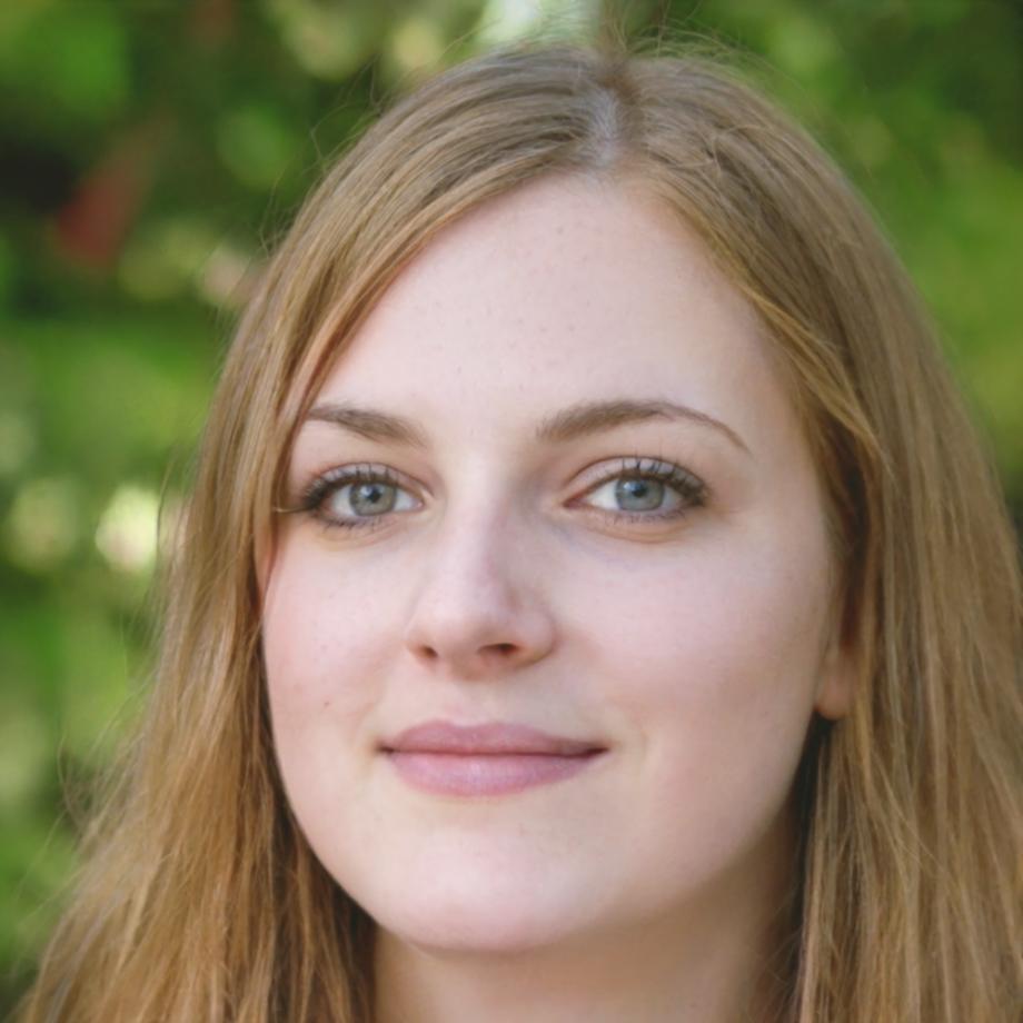 Erfolgreiche Unternehmerin Petra Müller in ihrem Büro